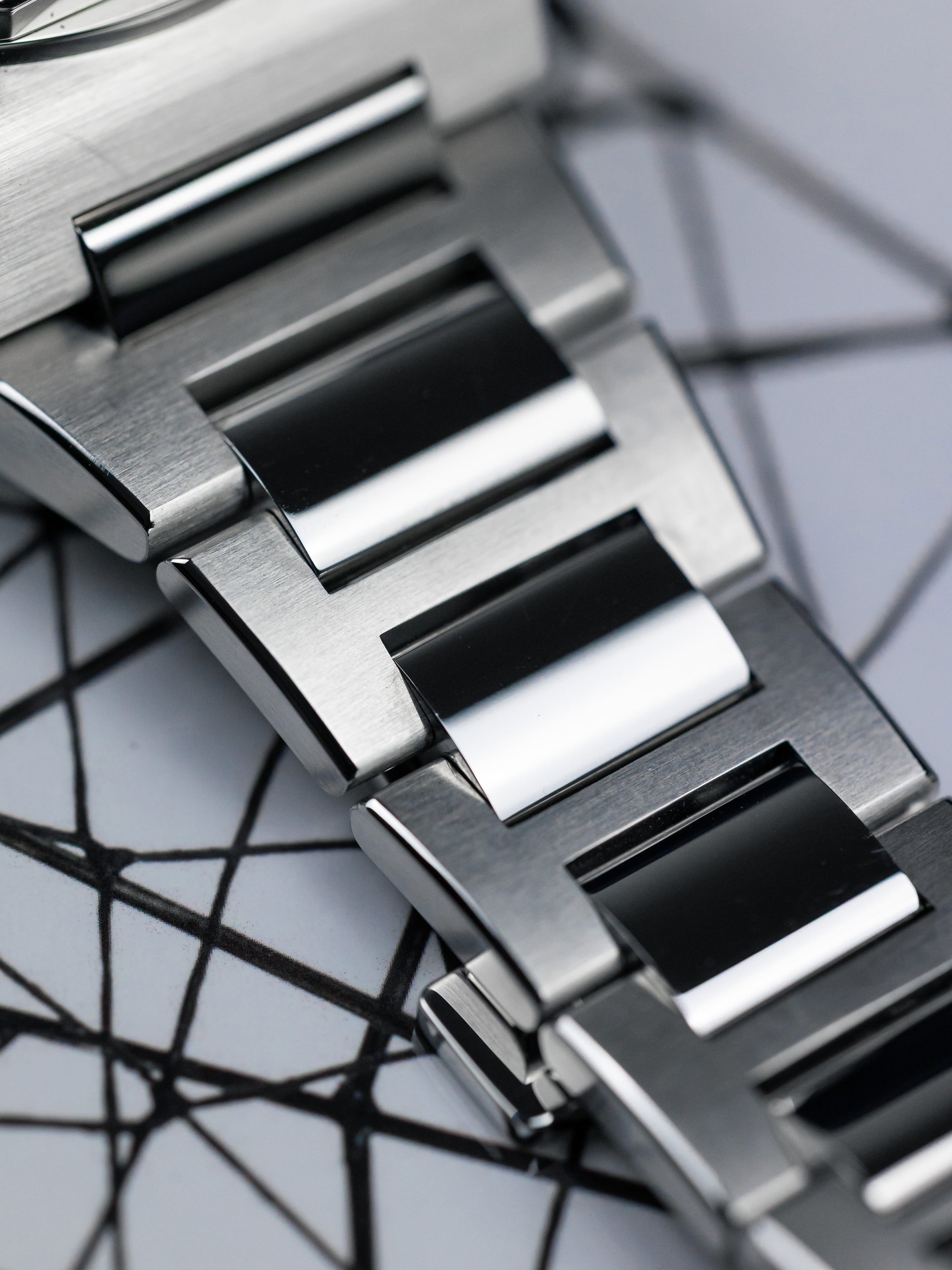 2025 Girard-Perregaux Laureato Chronograph