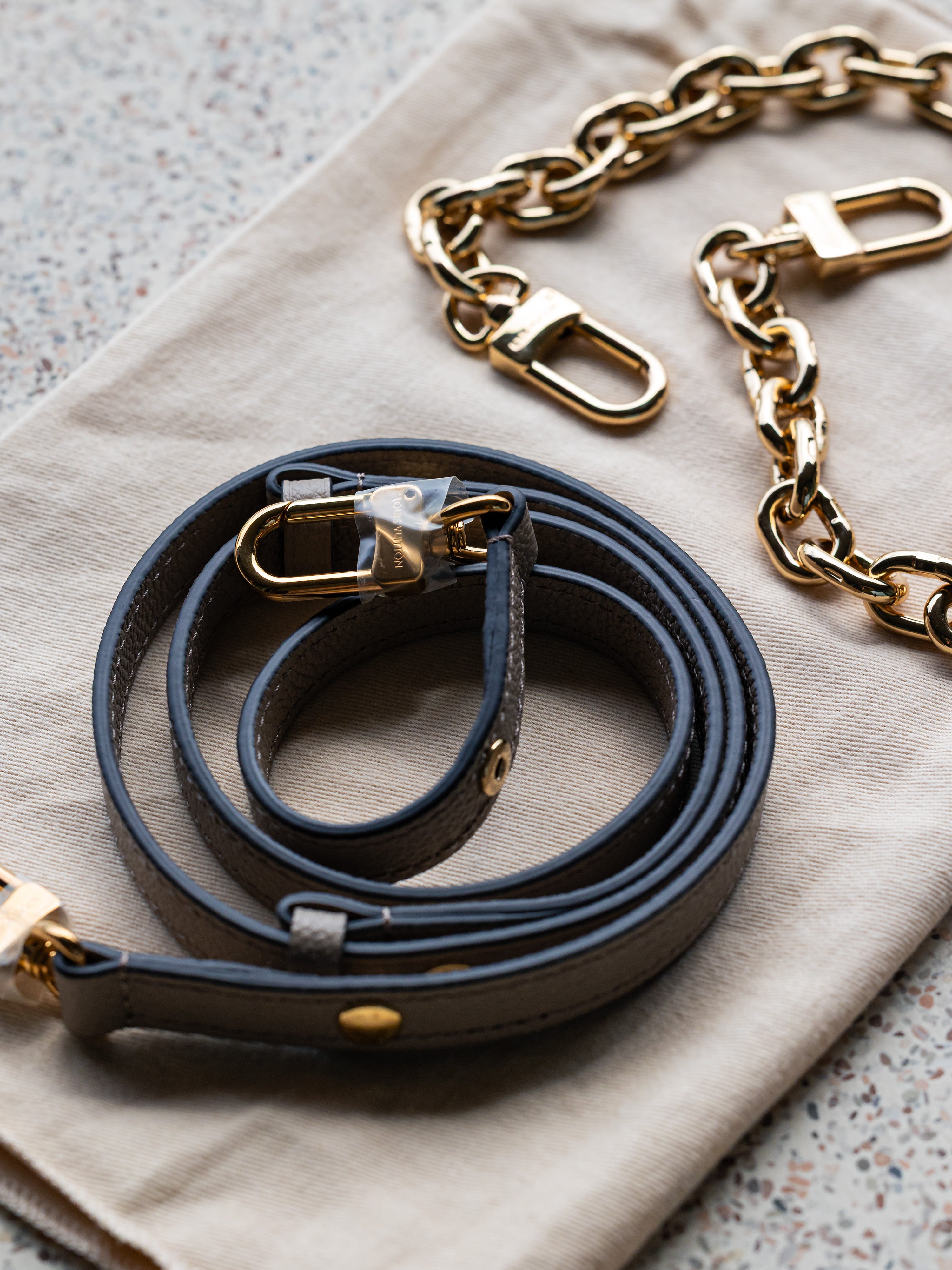 2024 Louis Vuitton Pochette Métis East West Tourterelle/Crème