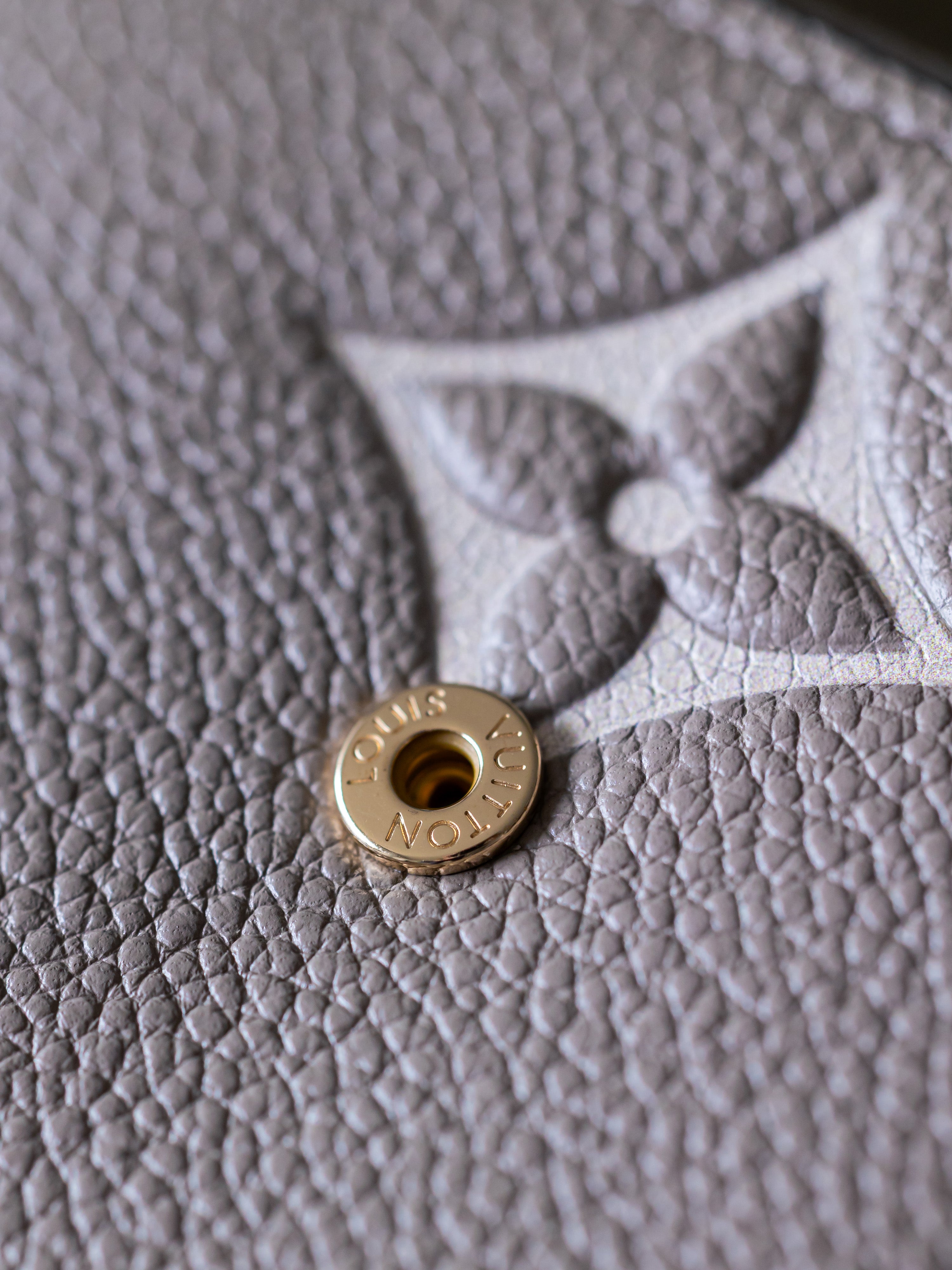 2024 Louis Vuitton Victorian Wallet Tourterelle/Crème