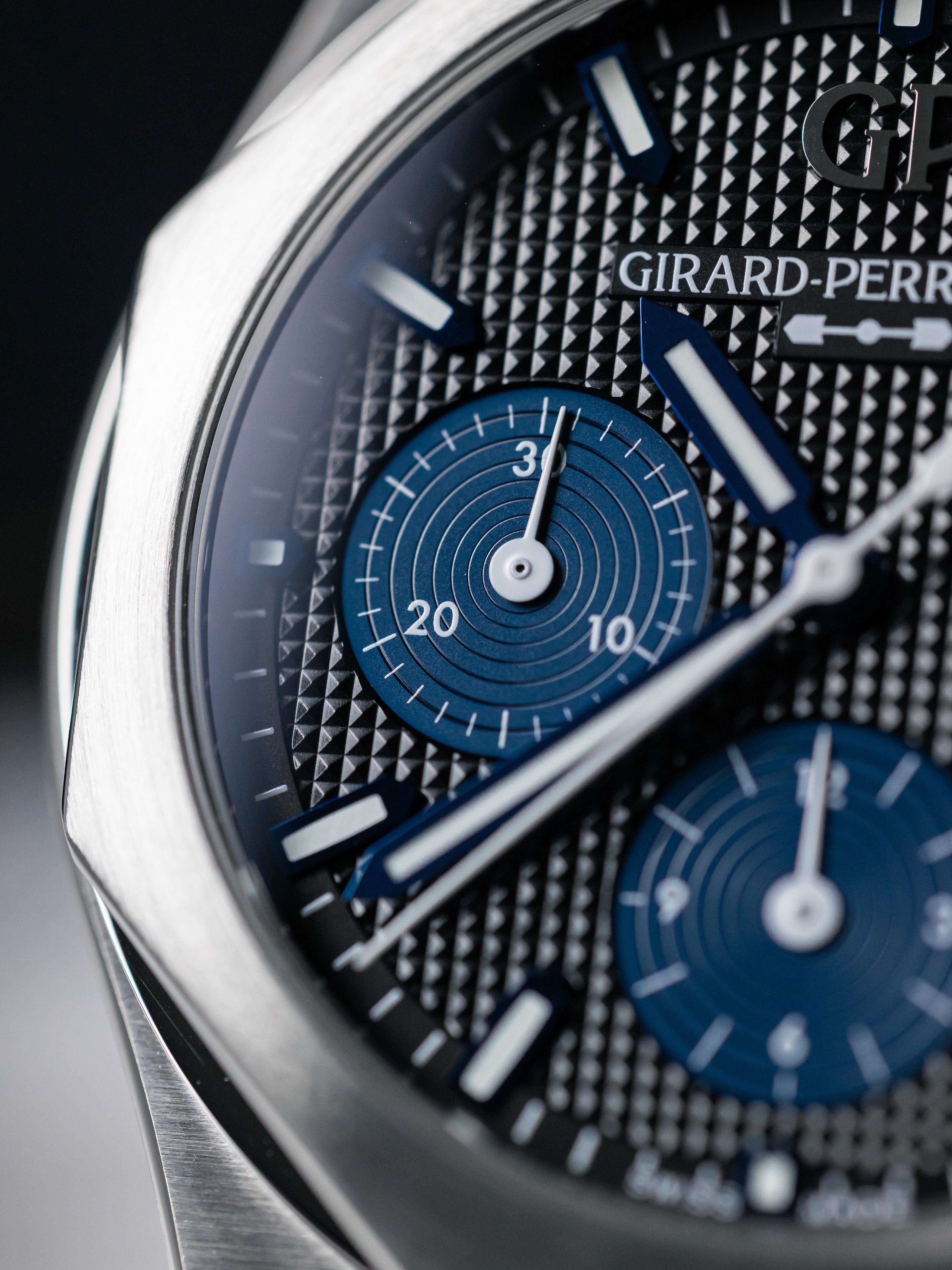 2025 Girard-Perregaux Laureato Chronograph