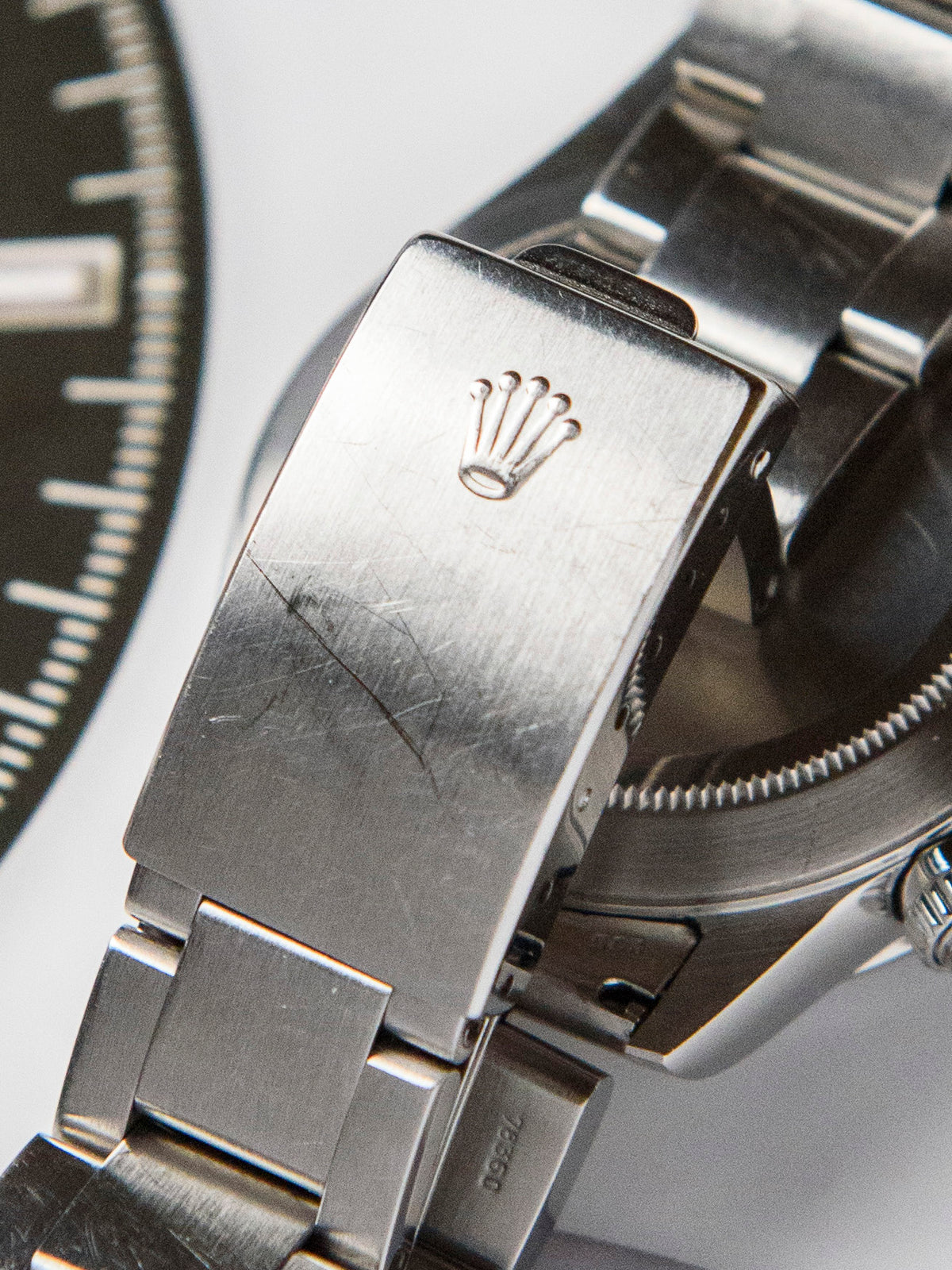 1989 (1990) Rolex Cosmograph Daytona – R Serial, Floating dial, 200 bezel, full set.