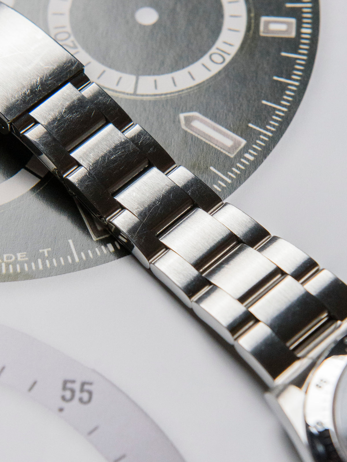 1989 (1990) Rolex Cosmograph Daytona – R Serial, Floating dial, 200 bezel, full set.
